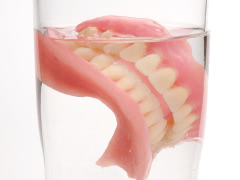 入れ歯とオールオン4の人工歯は全然ちがいます