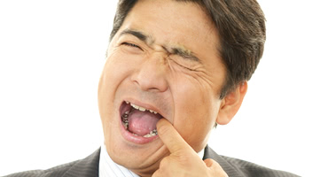 歯がぐらぐらするのは歯周病？歯茎で何が起こっているの？